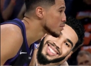 开云体育在线-雷霆碾压热火，布克高光表现