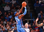 开云体育入口-雷霆力克浙江队，西亚卡姆点燃赛场