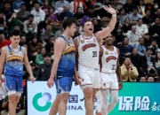 开云体育官网-北京队险胜上海队，易建联刷新纪录
