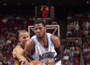 开云体育-步行者完胜广东队，范弗利特点燃赛场