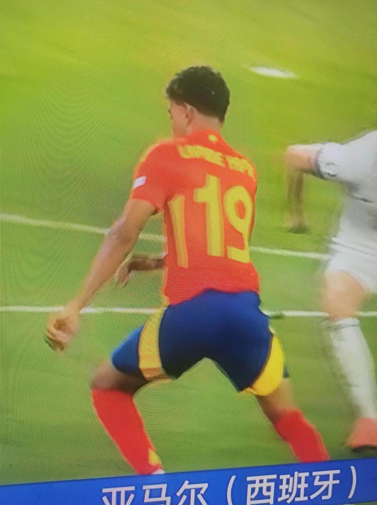 包含巴塞罗那球员踢球水平缓慢提升，教练组加紧训练的词条