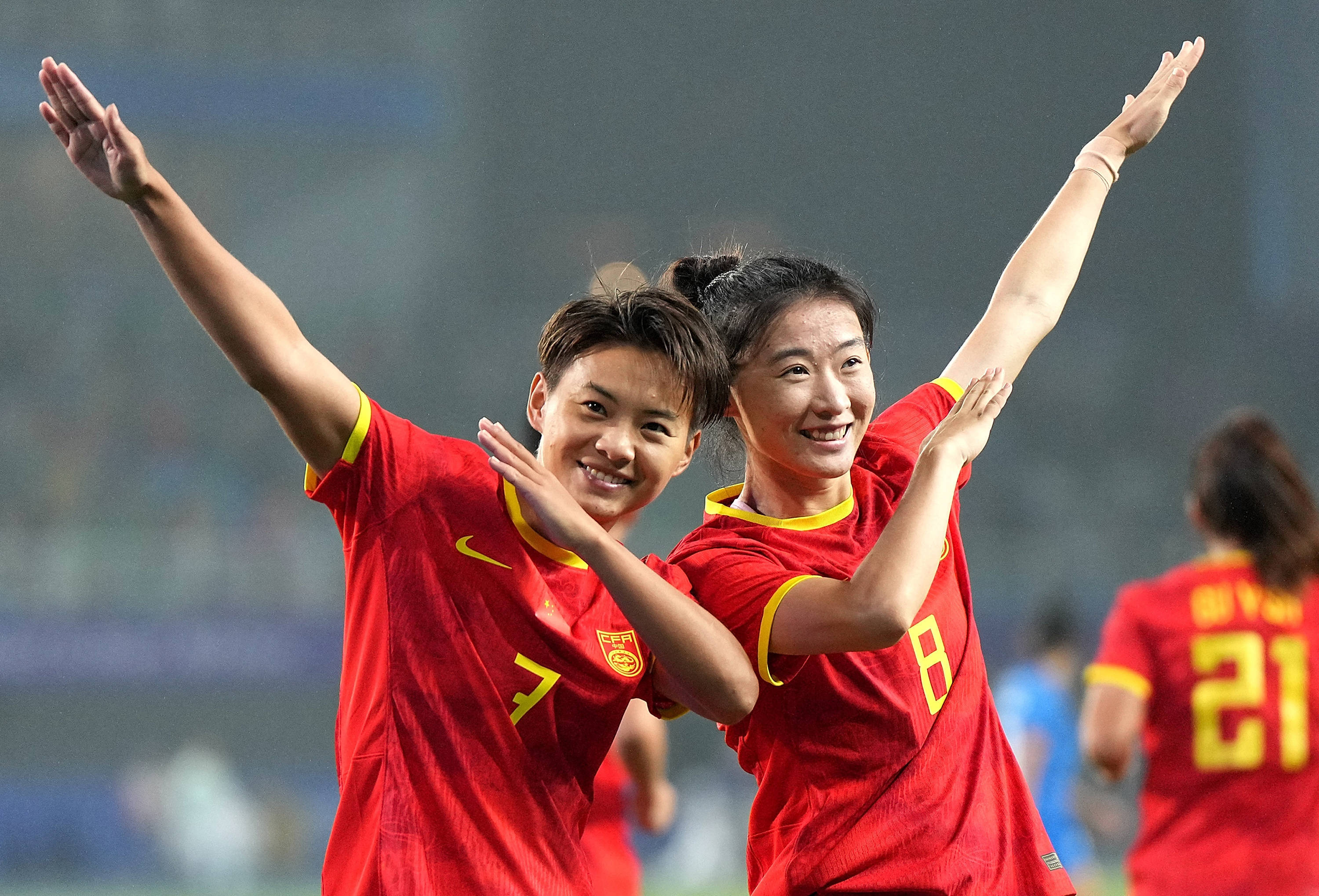 包含国际比赛：中国女足新一轮胜利引燃热情的词条