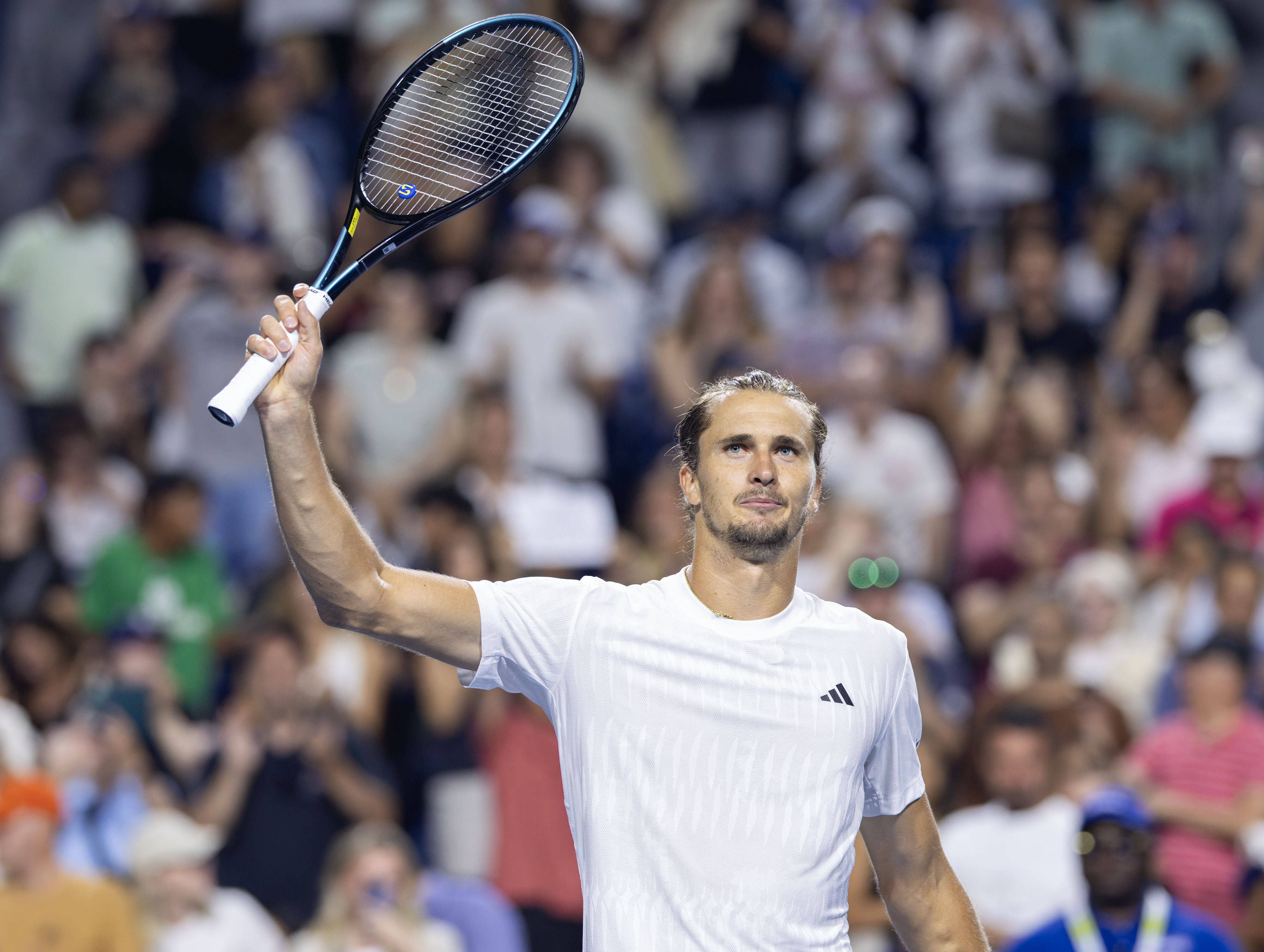 包含欧洲网球队鏖战日本网球队，兹维列夫完成帽子戏法的词条