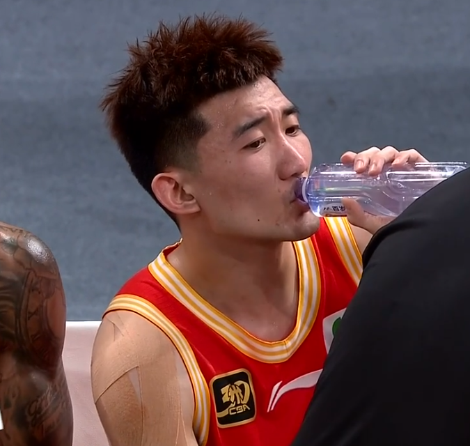 天津队鏖战浙江队，孙铭徽点燃赛场的简单介绍