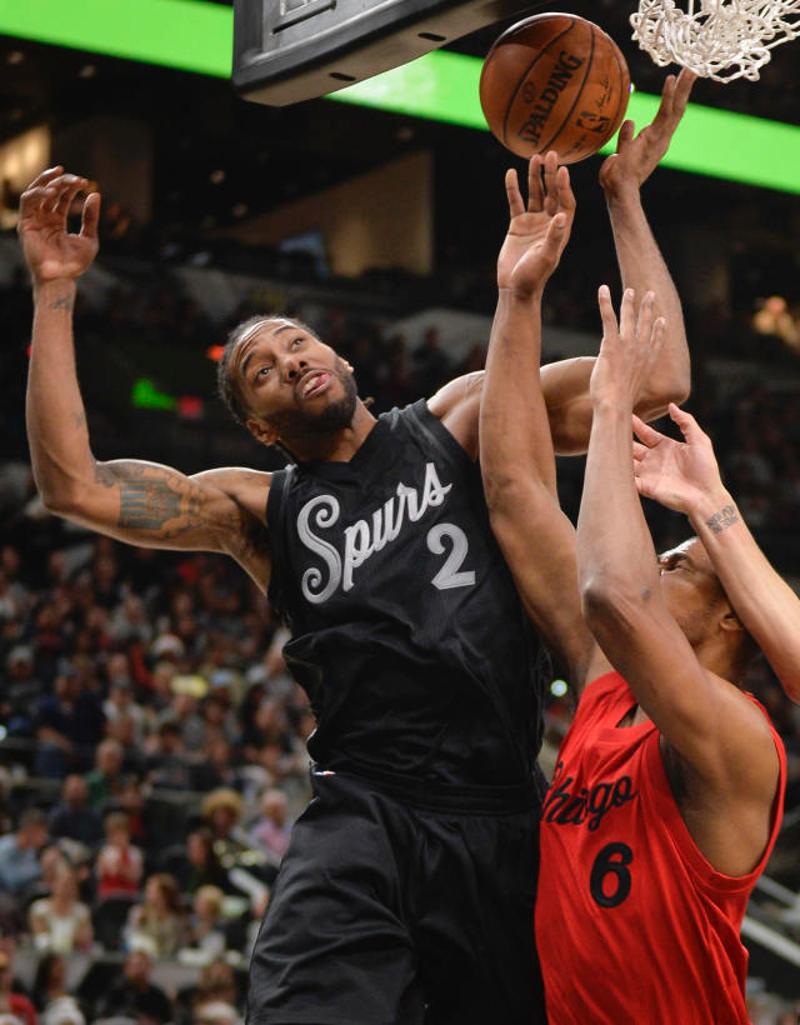 山东队险胜公牛，伦纳德关键制胜的简单介绍