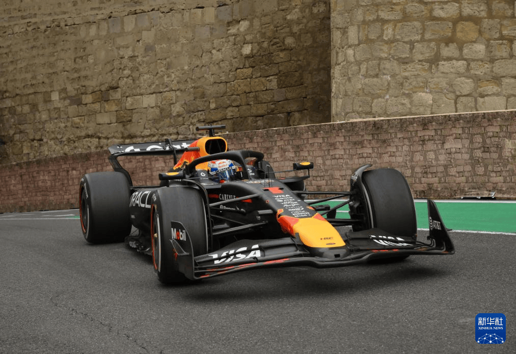 红牛车队绝杀迈凯伦，维斯塔潘关键制胜