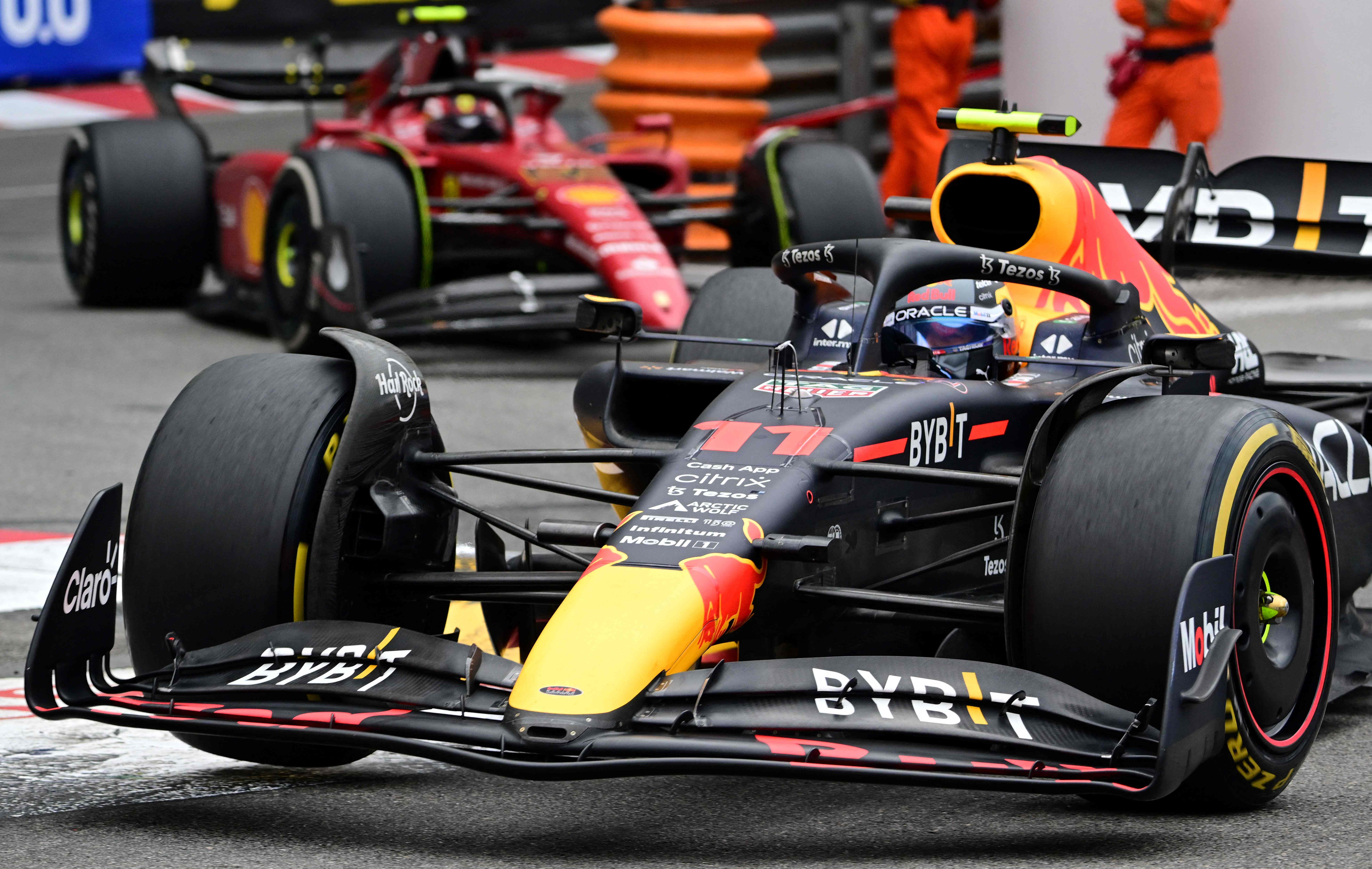 梅赛德斯完胜雷诺车队，佩雷兹刷新纪录