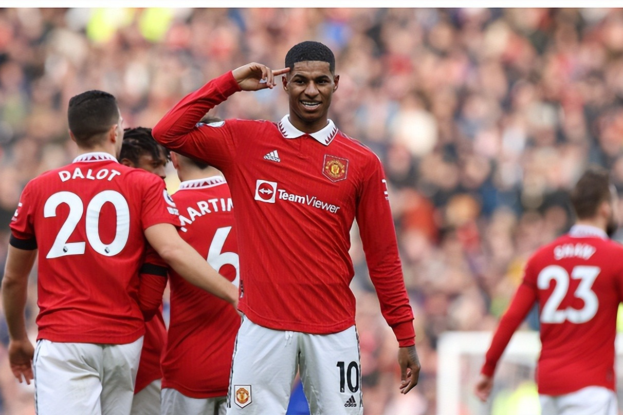 巴黎翻盘曼联，格纳布里刷新纪录